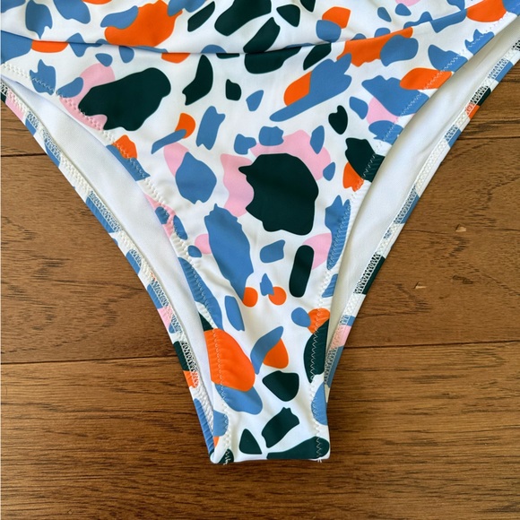 NWOT vibrant print underwire bikini top + high waisted cheeky bottoms set - Picture 9 of 13